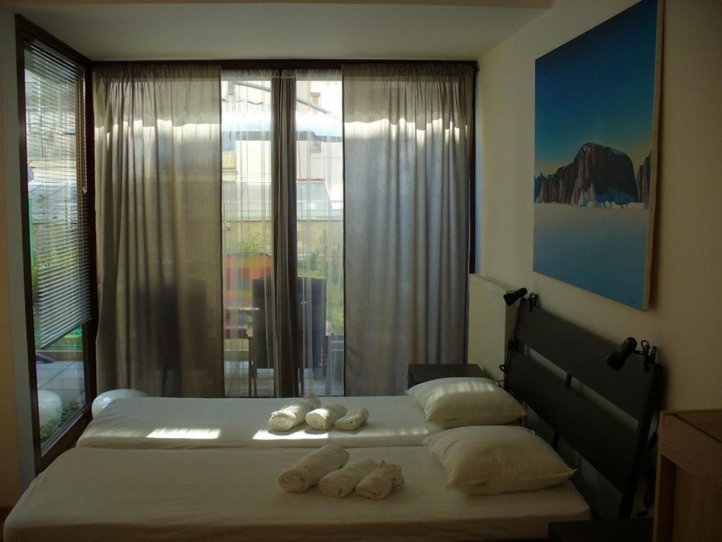 Garden Apartment With Garage In Central براغ المظهر الخارجي الصورة