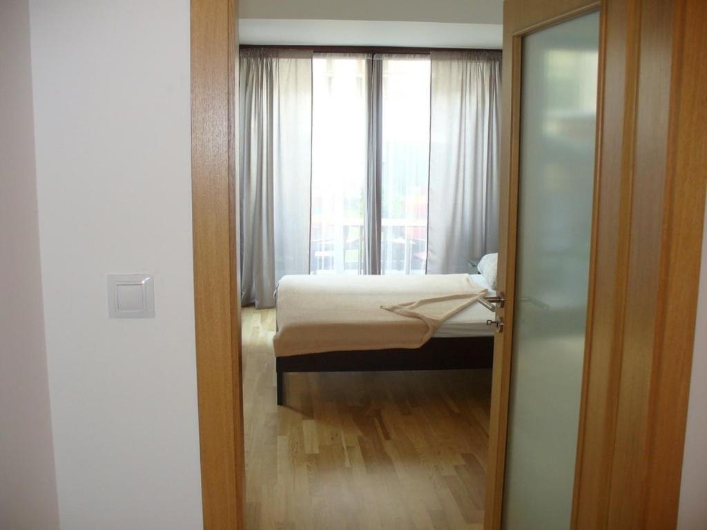 Garden Apartment With Garage In Central براغ المظهر الخارجي الصورة